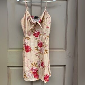 ⭐️tie front v neck floral mini dress